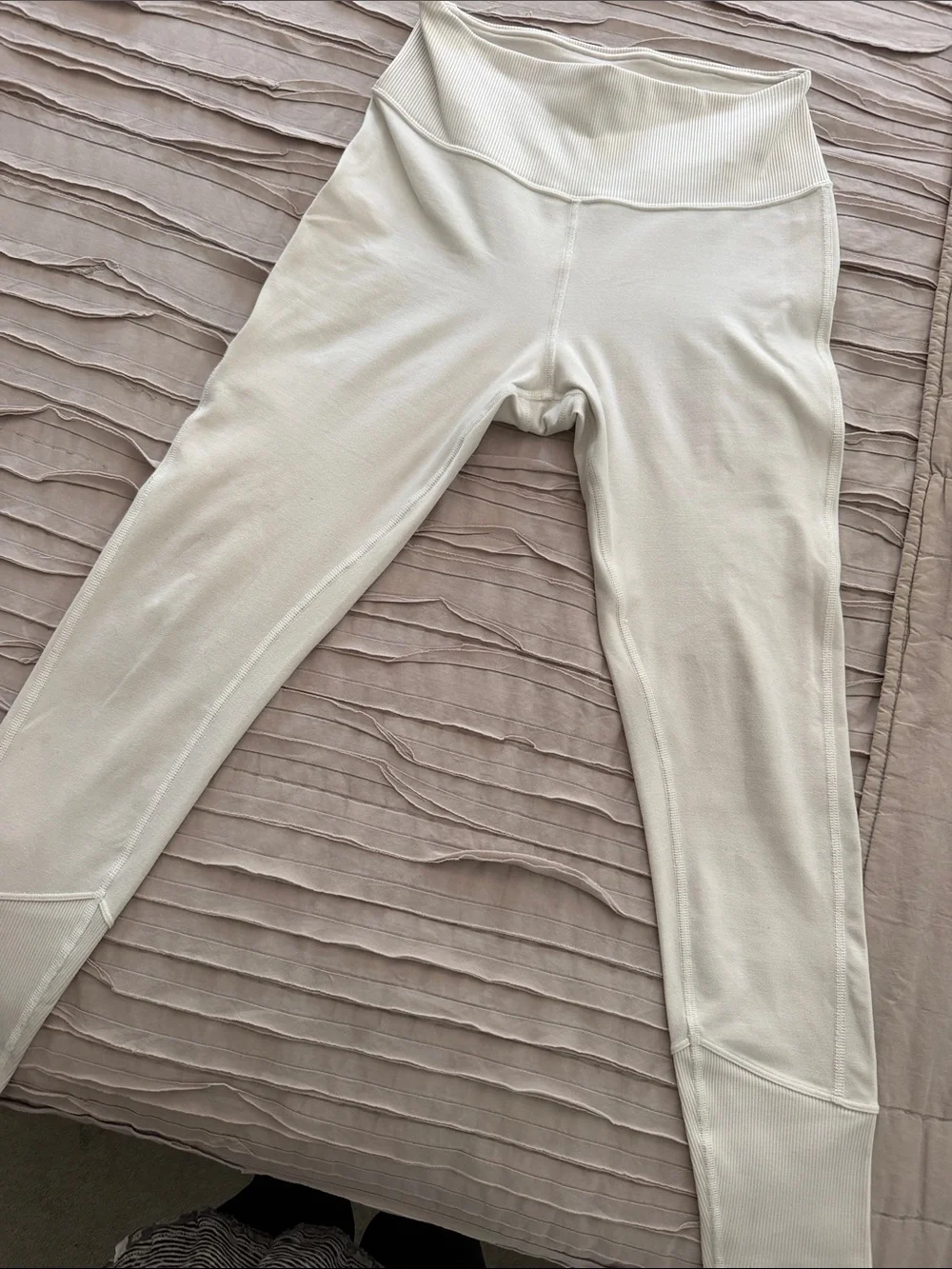 ALO 7/8 Yoga Cream High-Rise Leggings